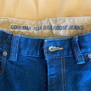 Never worn. Men’s Duluth trading Company jeans with stretch size 34 X 34 no tags